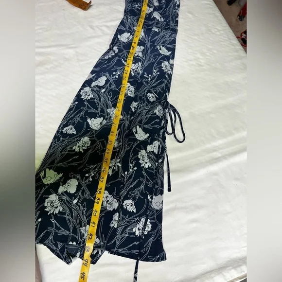 LEITH Navy Blue and White floral Wrap Midi Dress with Flutter Sleeves size M - Picture 13 of 13